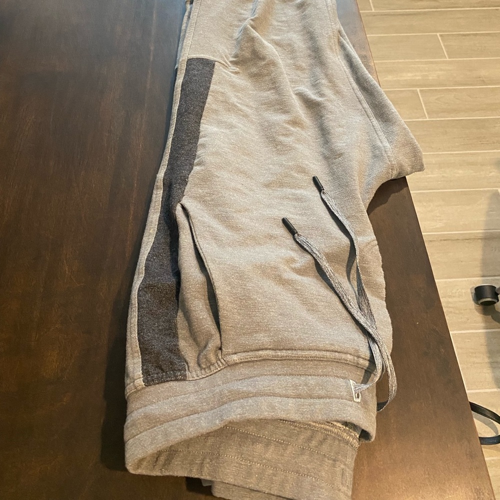 Lululemon men’s joggers